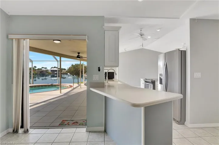 Kitchen Breakfast Bar