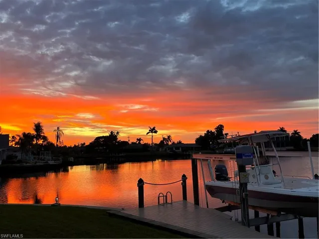 Amazing Sunrises & Sunsets from your Backyard!