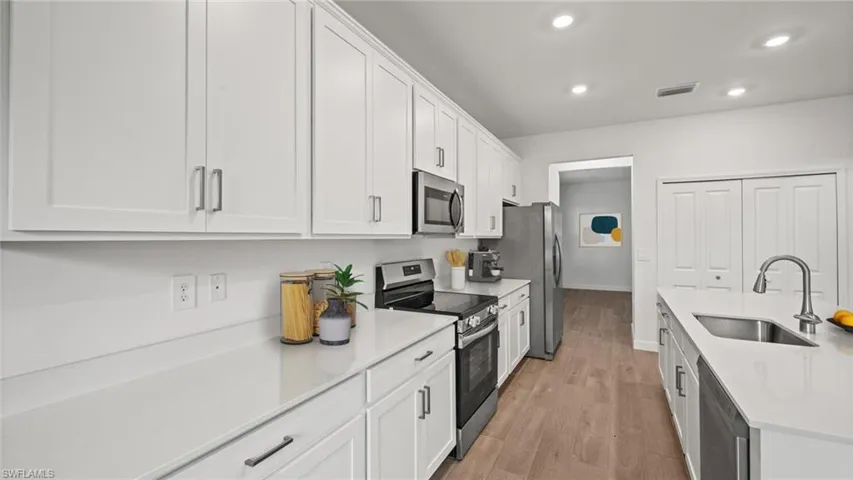 18921  River Burst  CT, North Fort Myers, FL 33917