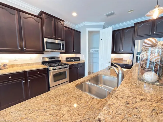 3940 Otter Bend Cir, Fort Myers, Florida 33905