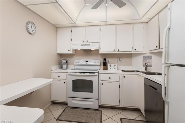 440 Seaview CT # 708, MARCO ISLAND FL 34145