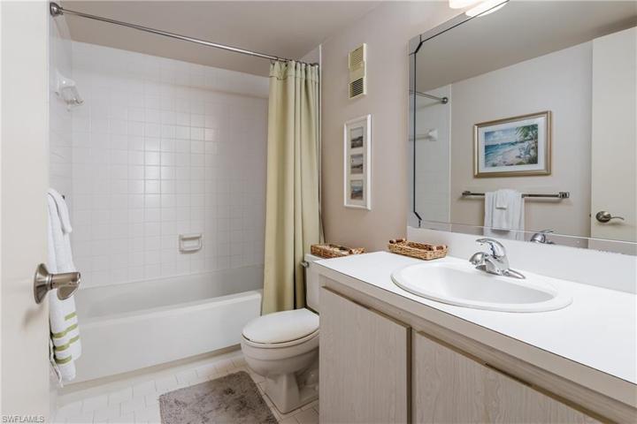 440 Seaview CT # 708, MARCO ISLAND FL 34145