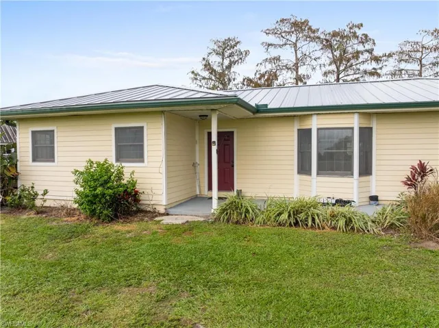 Ranch-style home with a front lawn