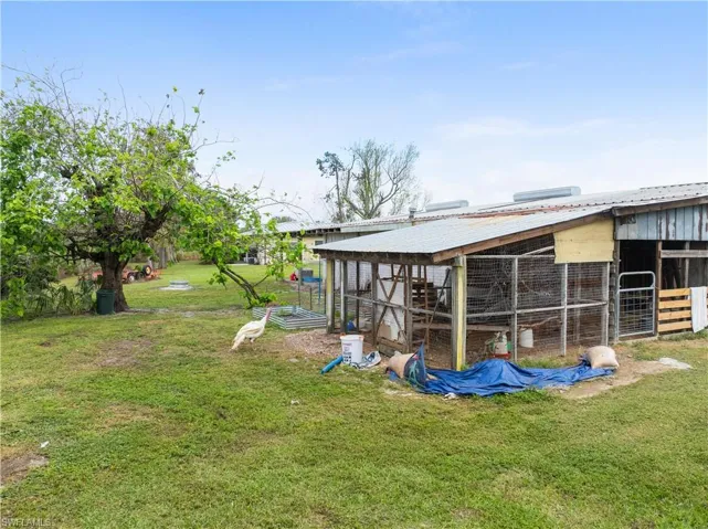 View of yard featuring an outdoor structure