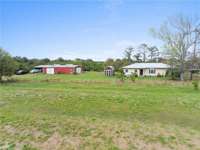 View of yard featuring an outdoor structure