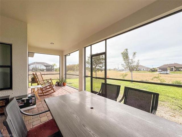 Screened in Lanai West facing