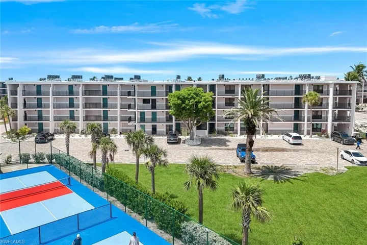 View of apartment building / complex