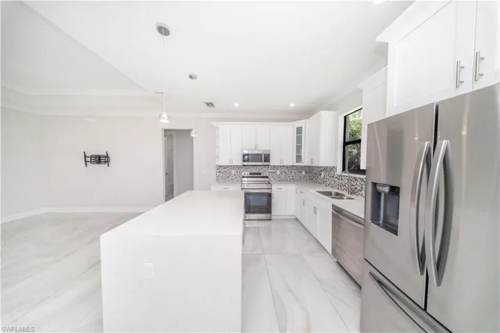 808 37th Ave Nw, Naples, Florida 34120