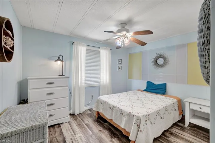 Comfortable second bedroom for your guests!
