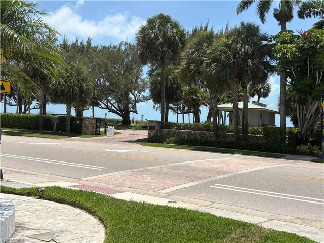 2100 Gulf Shore Blvd N 120, Naples, Florida 34102