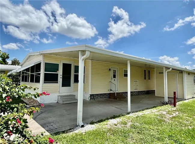 518 Pine Tree Ct, North Fort Myers, Florida 33917