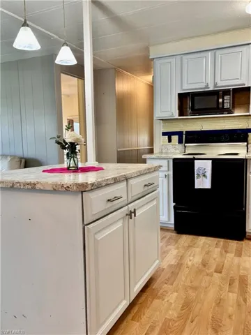 518 Pine Tree Ct, North Fort Myers, Florida 33917
