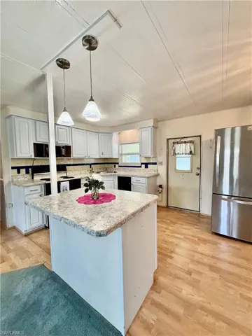 518 Pine Tree Ct, North Fort Myers, Florida 33917