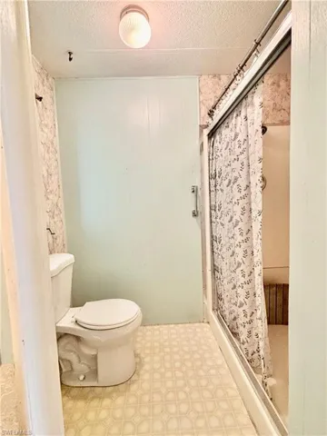 518 Pine Tree Ct, North Fort Myers, Florida 33917