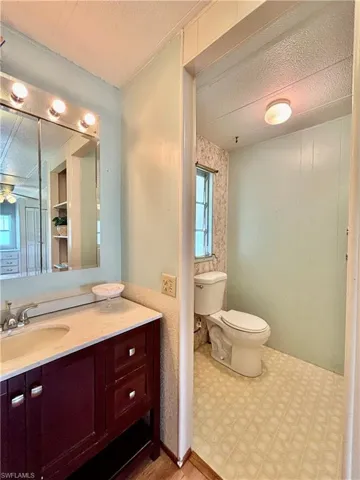 518 Pine Tree Ct, North Fort Myers, Florida 33917