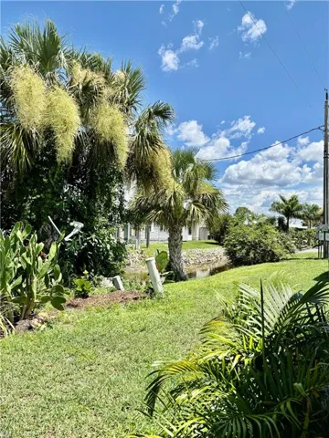 518 Pine Tree Ct, North Fort Myers, Florida 33917