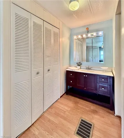 518 Pine Tree Ct, North Fort Myers, Florida 33917