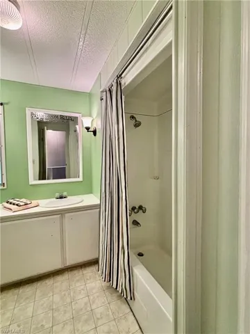 518 Pine Tree Ct, North Fort Myers, Florida 33917