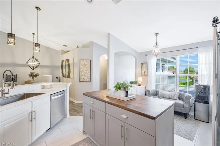9563  Hemingway  LN, Fort Myers, FL 33913