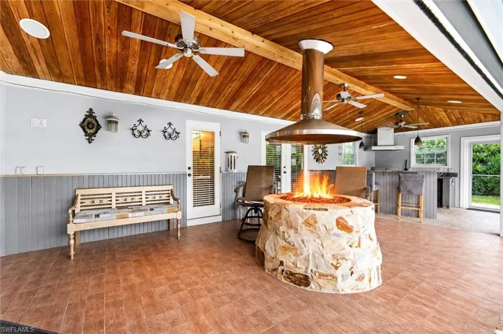 93 7th St, Bonita Springs, Florida 34134