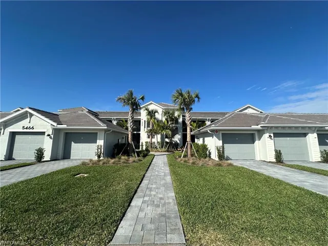 Ranch-style home with a front yard and a garage