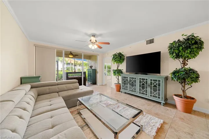 5045 Cedar Springs Dr 103, Naples, Florida 34110