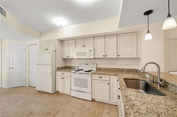 5045 Cedar Springs Dr 103, Naples, Florida 34110