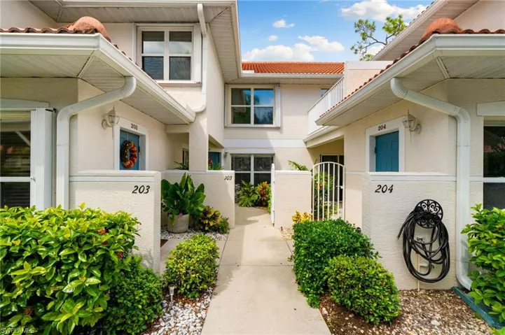 5045 Cedar Springs Dr 103, Naples, Florida 34110