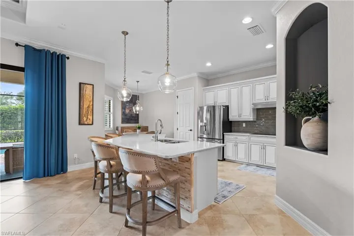 9352 Vercelli Ct, Naples, Florida 34113
