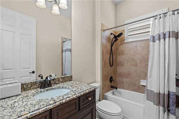 9352 Vercelli Ct, Naples, Florida 34113