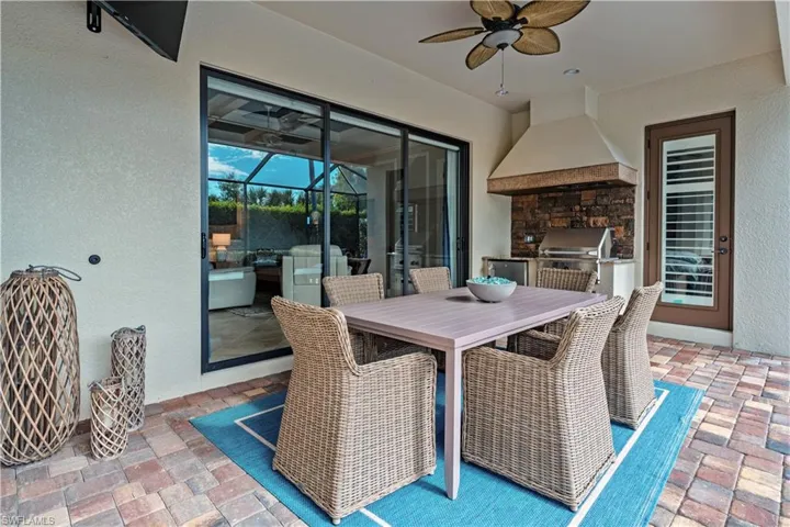 9352 Vercelli Ct, Naples, Florida 34113