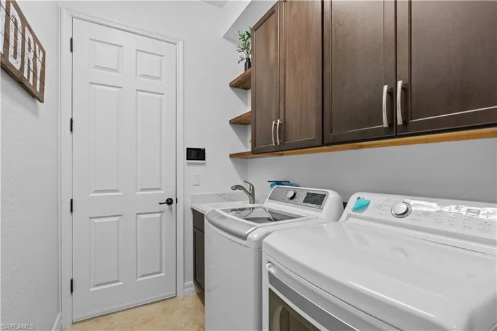 9352 Vercelli Ct, Naples, Florida 34113