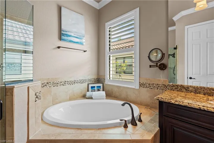9352 Vercelli Ct, Naples, Florida 34113
