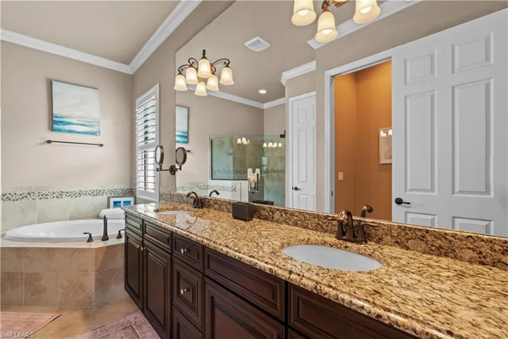 9352 Vercelli Ct, Naples, Florida 34113