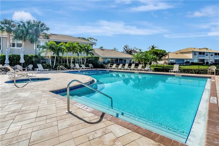 322  Emerald Bay  CIR, Naples, FL 34110