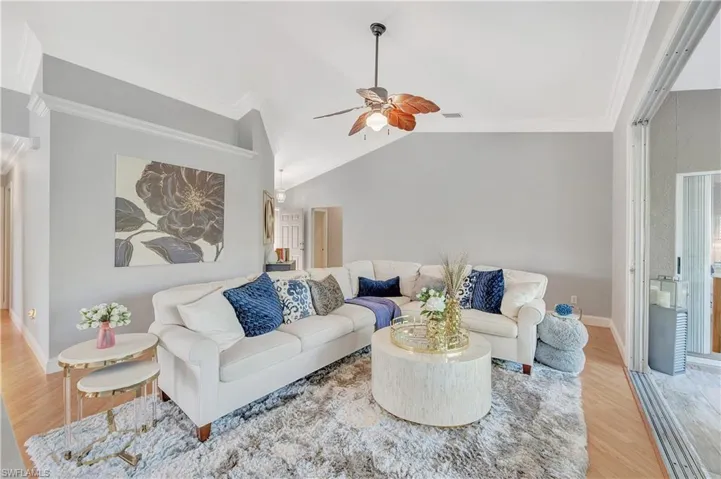 322  Emerald Bay  CIR, Naples, FL 34110