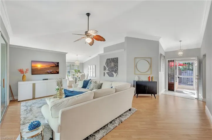 322  Emerald Bay  CIR, Naples, FL 34110