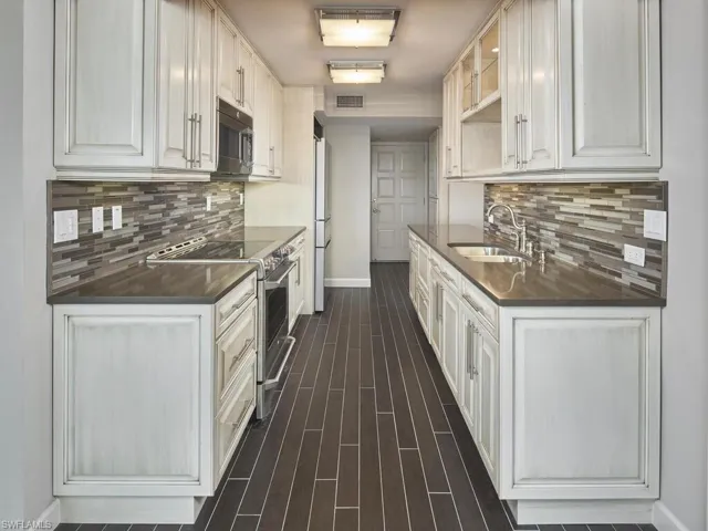 3003 Gulf Shore Blvd N 604, Naples, Florida 34103