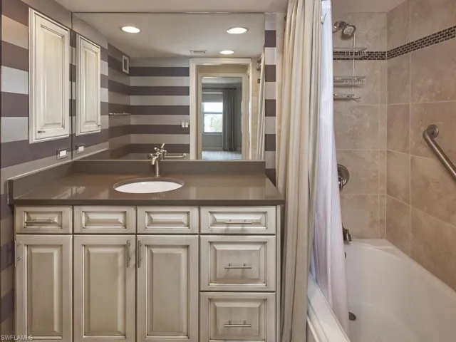 3003 Gulf Shore Blvd N 604, Naples, Florida 34103