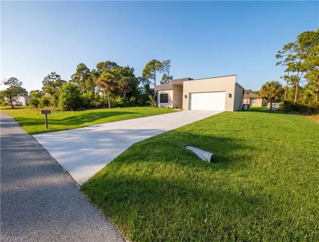 728  Crestline S AVE, Lehigh Acres, FL 33974