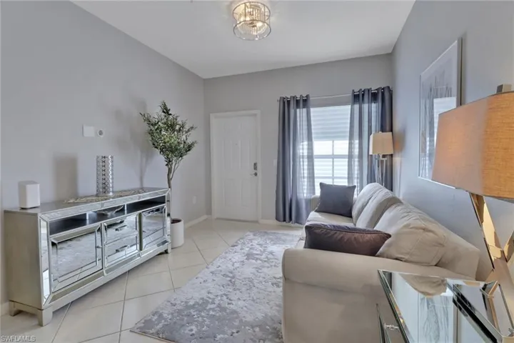 3289  Lindsey  LN, Naples, FL 34109