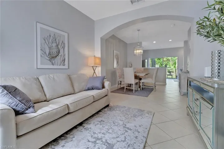 3289  Lindsey  LN, Naples, FL 34109