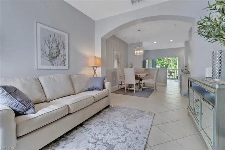 3289  Lindsey  LN, Naples, FL 34109