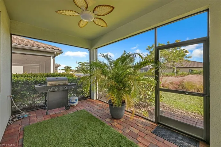 View screened in lanai.