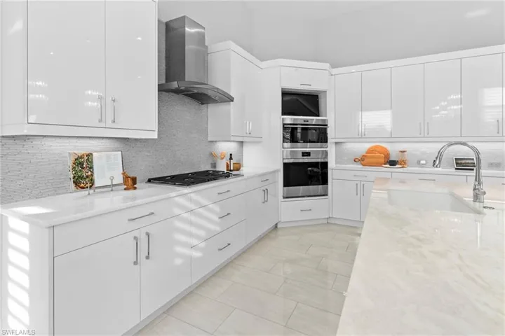10570  Via Torino  WAY, Miromar Lakes, FL 33913