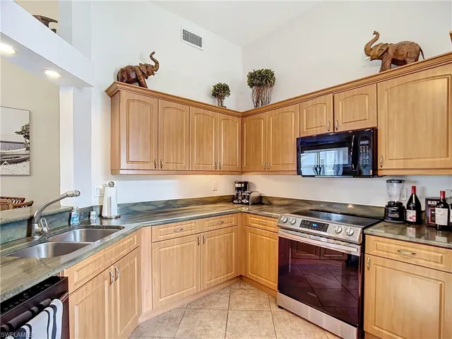 2860 Citrus Lake Dr R-202, Naples, Florida 34109
