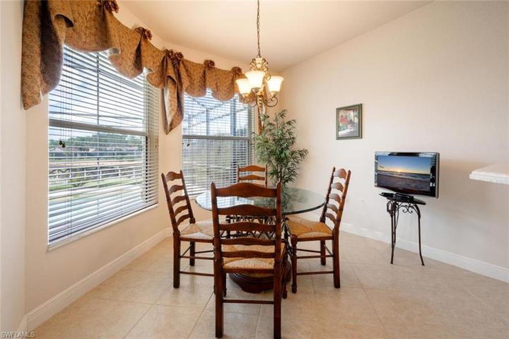 Kitchen Eating Area
