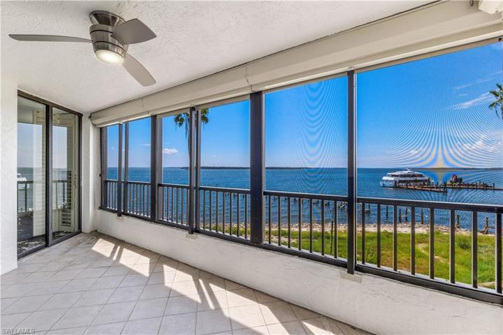 Amazing view! Large Tiled Lanai with Electric Shutters