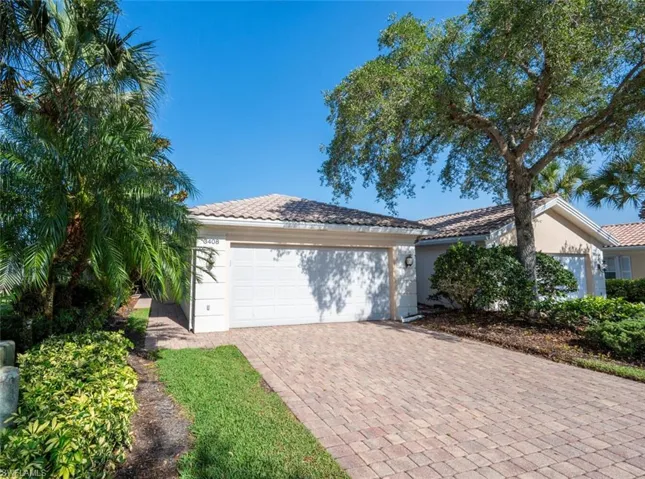 Nice curb appeal!
