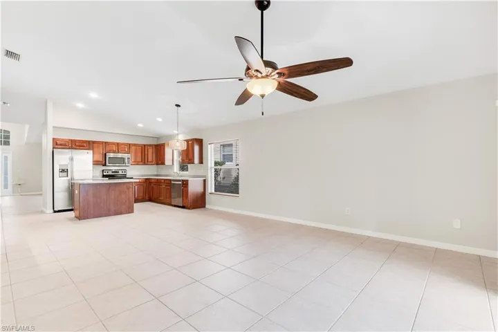 Kitchen/family room combo
